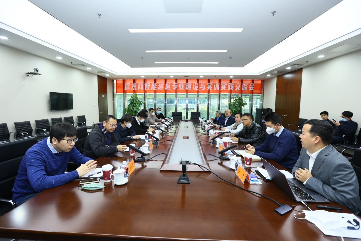 说明: I:\新闻稿、微信公众号\上传资料\2023年1-6\2023.2.17校企合作新局面----智能建造技术专业校外实训基地建新址\交流研讨.jpg